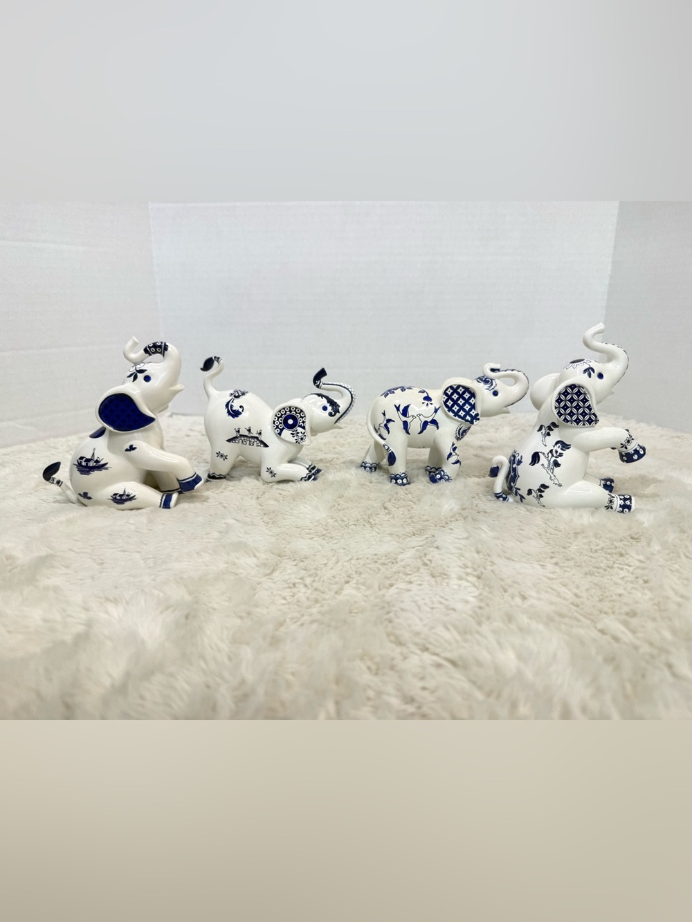 Set of 4 VTG The Hamilton Collection blue & white porcelain elephant figurines